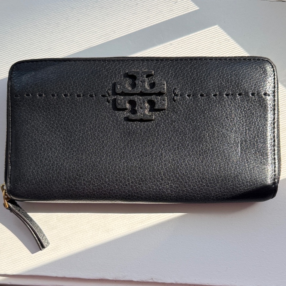 Tory Burch Black Leather Zip Wallet